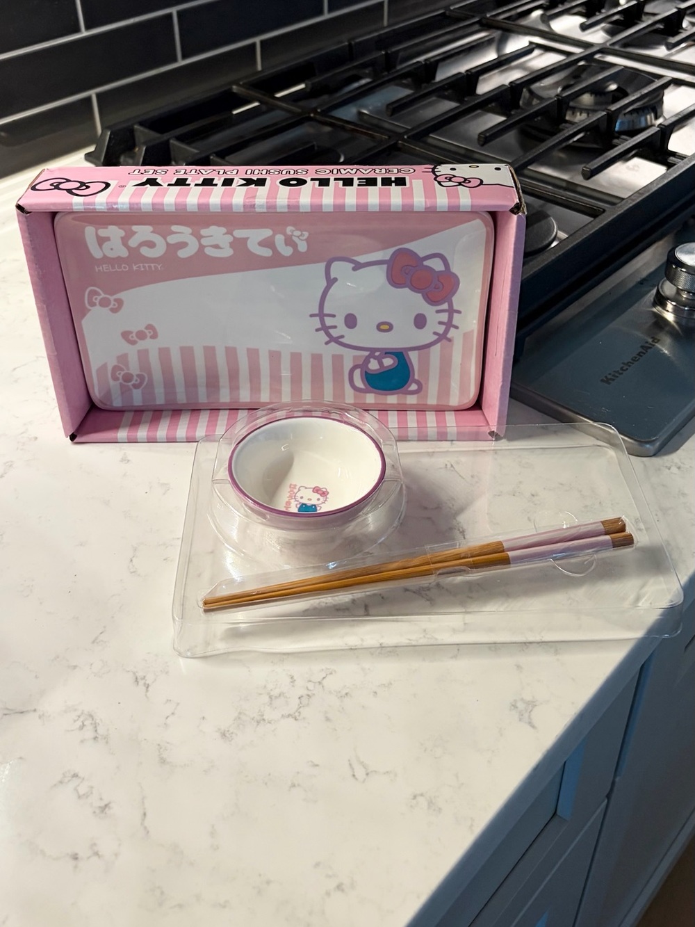 Hello Kitty Ceramic Sushi Set with Chopsticks Gift Box - Picture 6 of 8